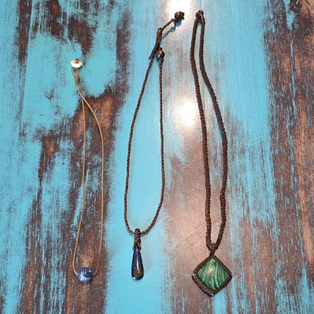 Elegant Green and Blue Polished Stone Pendant Necklace Set